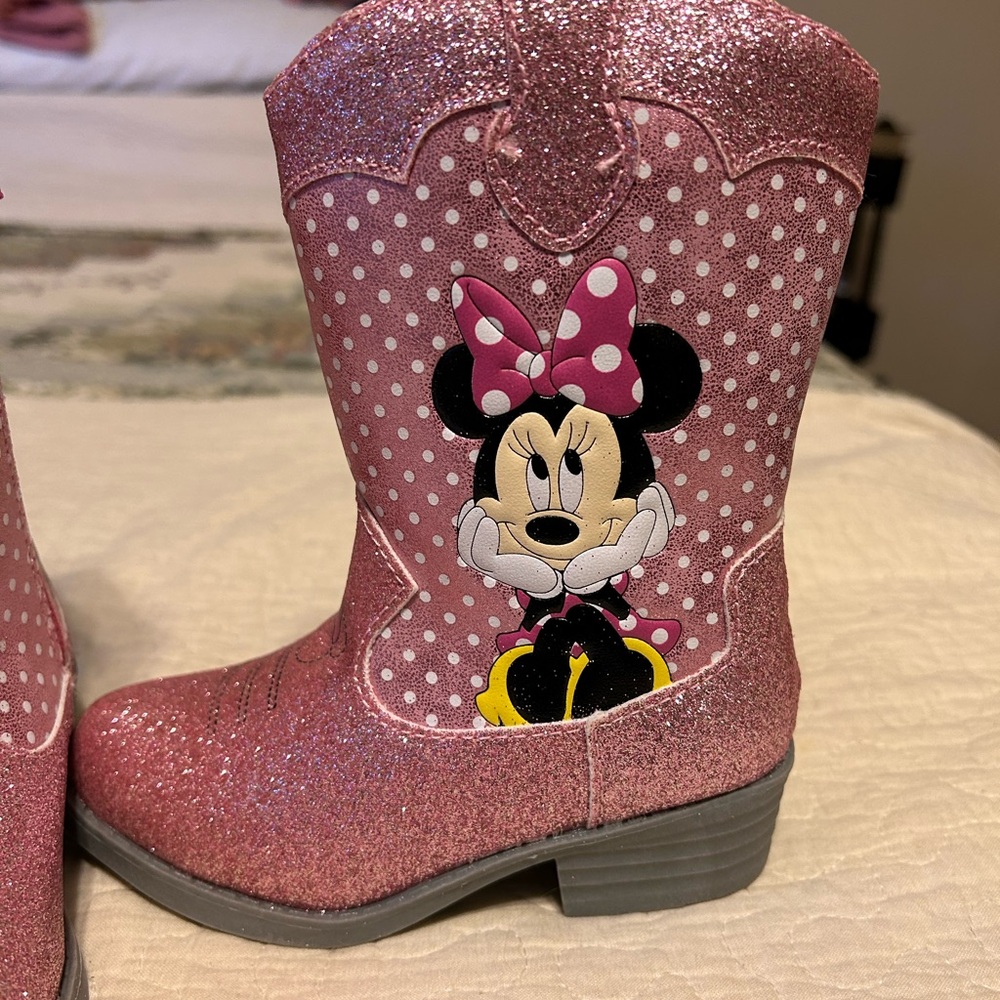 NWOT Minnie Mouse boots